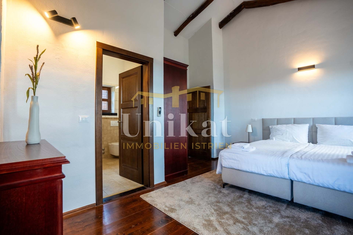 Poreč okolica: Kamnita vila s bazenom